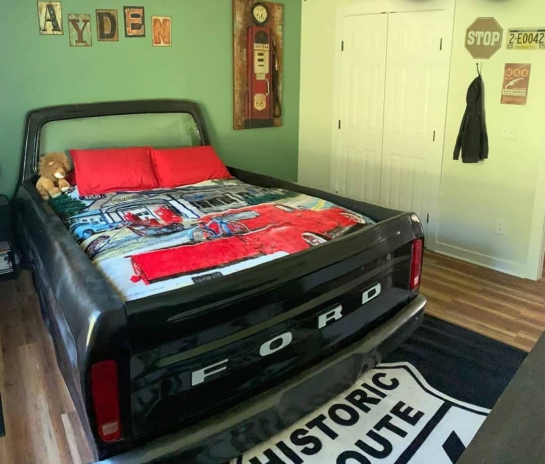 Platós teherautóból készült ágy