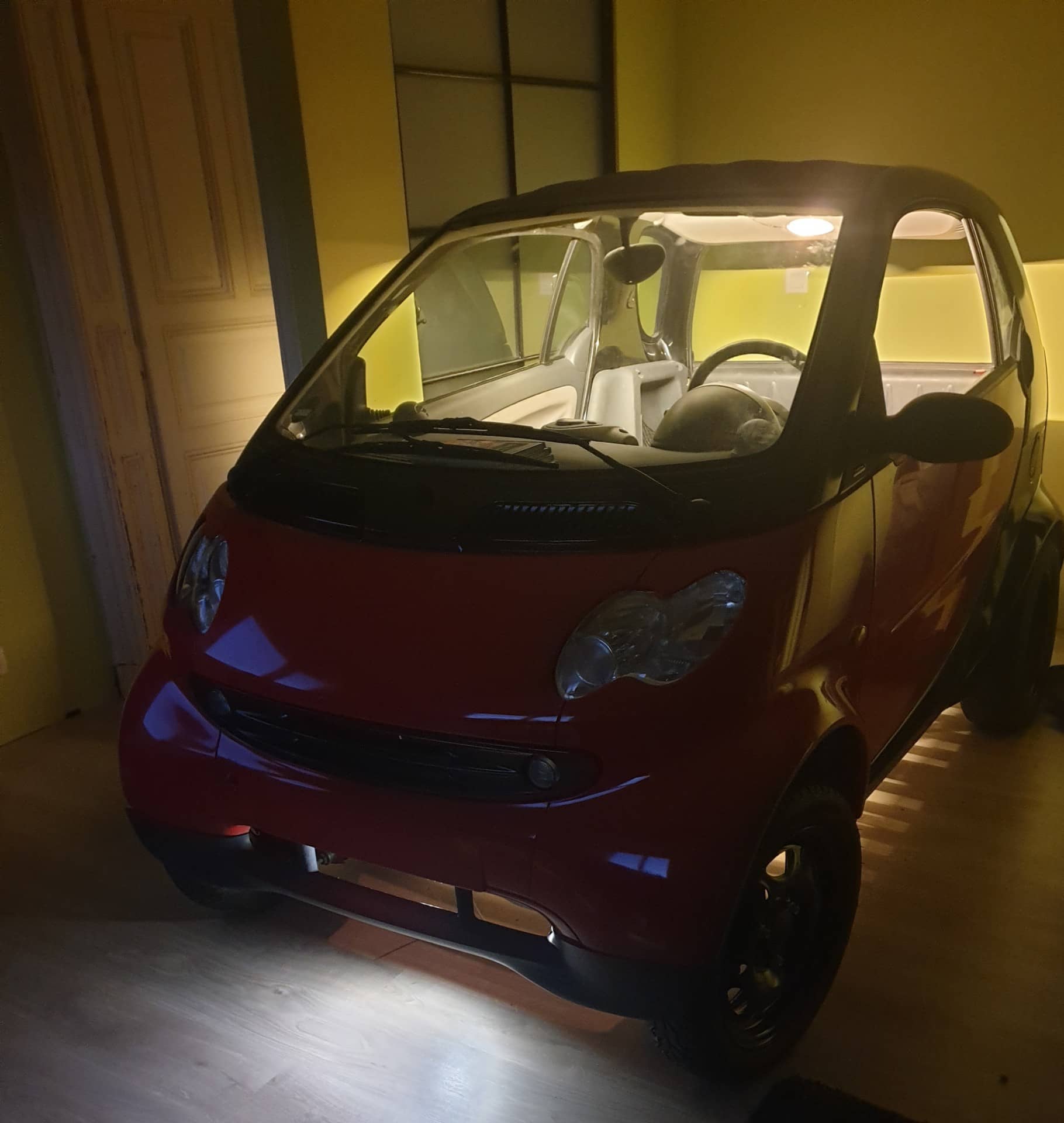 Komplett autóból készült ágy